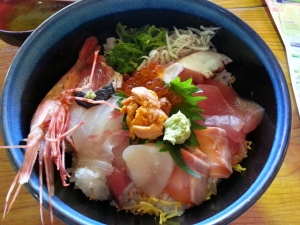 海鮮丼。